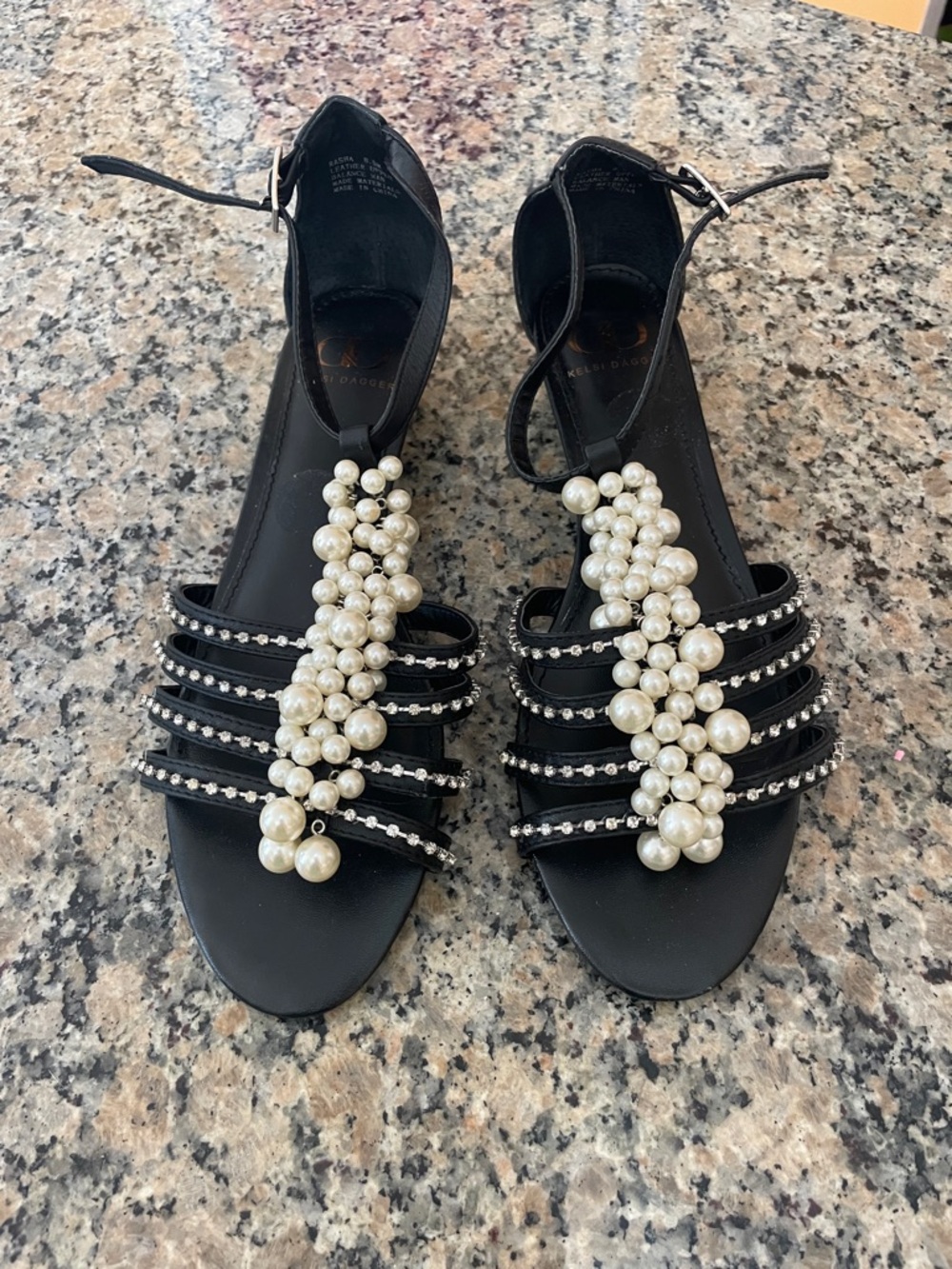 Kelsi dagger Black Pearl-Cluster Rhinestone T-Strap Sandals
